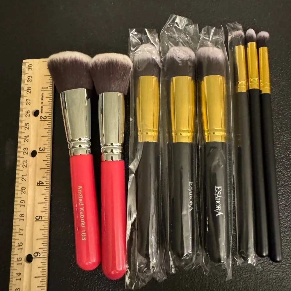 Makeup Brush Set with Pink and Black Handles